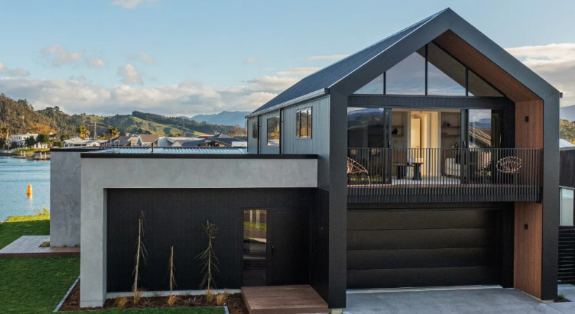 UNEX Balustrades Deliver Compliant, Design-Led Edge Protection for Residential Architecture