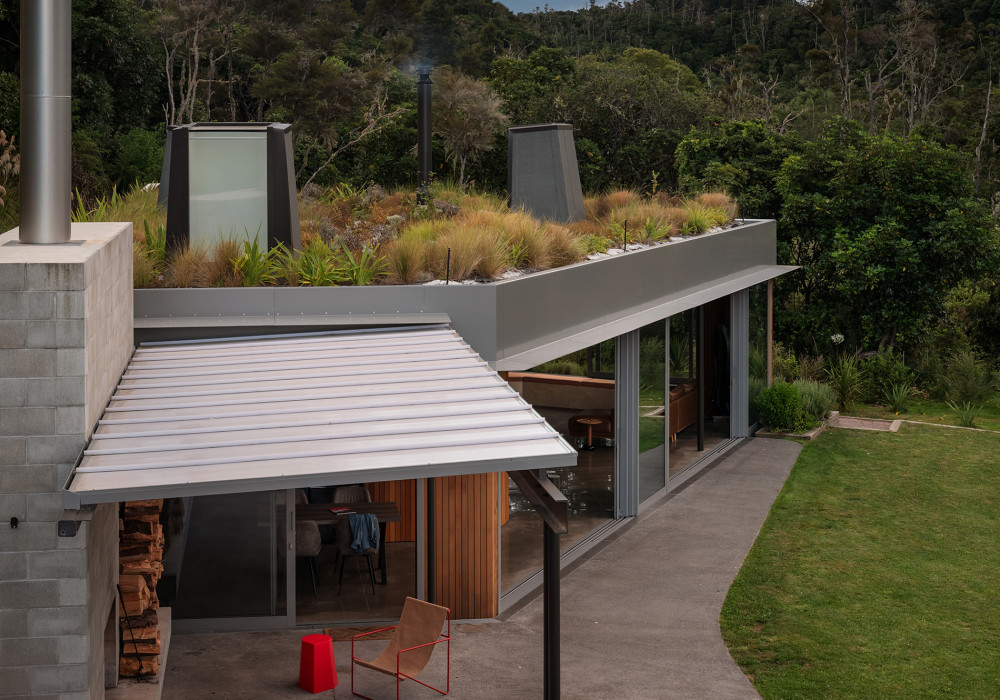 Lake Taupō Retreat Integrates Lightweight Green Roof with Warm Roof System