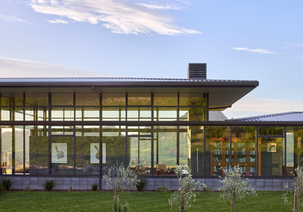 Balancing Shelter, Privacy and an Extraordinary Northern Outlook