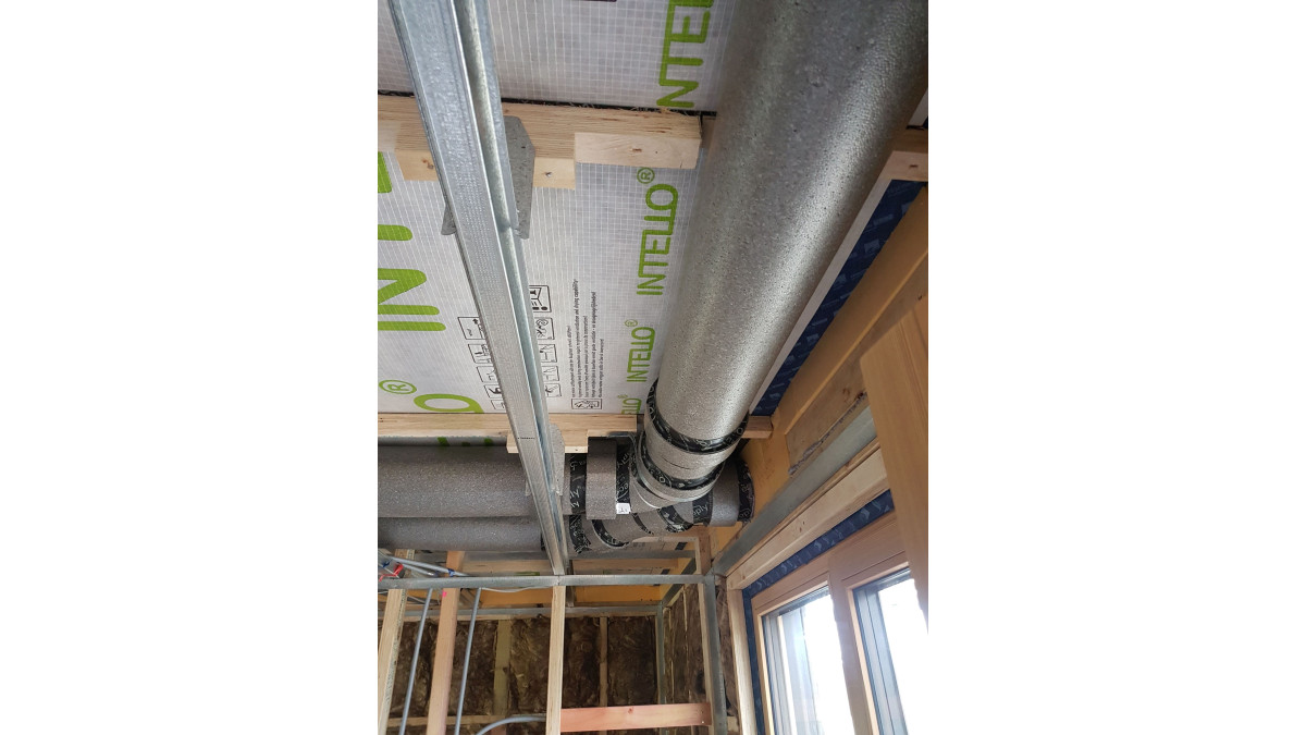 pro clima INTELLO PLUS vapour control layer and ventilation install.