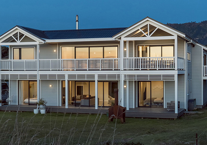 Glulam Pre-Engineered Trusses Frame New Arapipi Coastal Residence