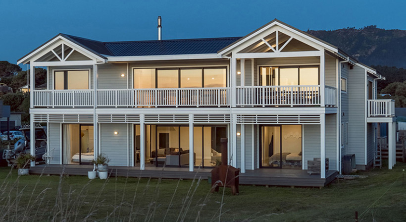 Glulam Pre-Engineered Trusses Frame New Arapipi Coastal Residence