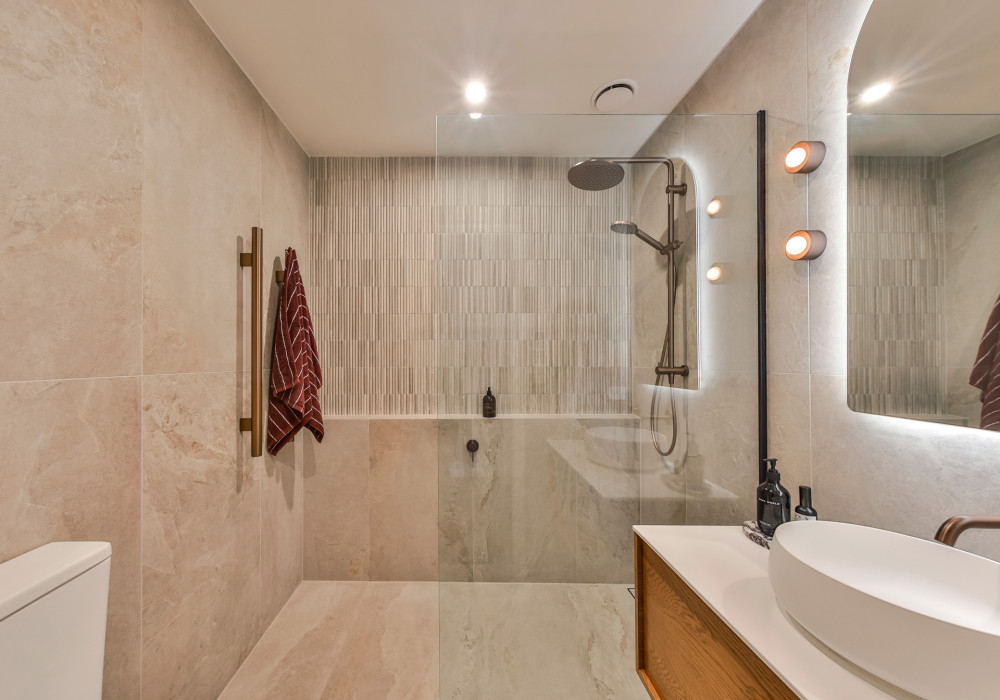 Material Harmony in a Reimagined Ensuite