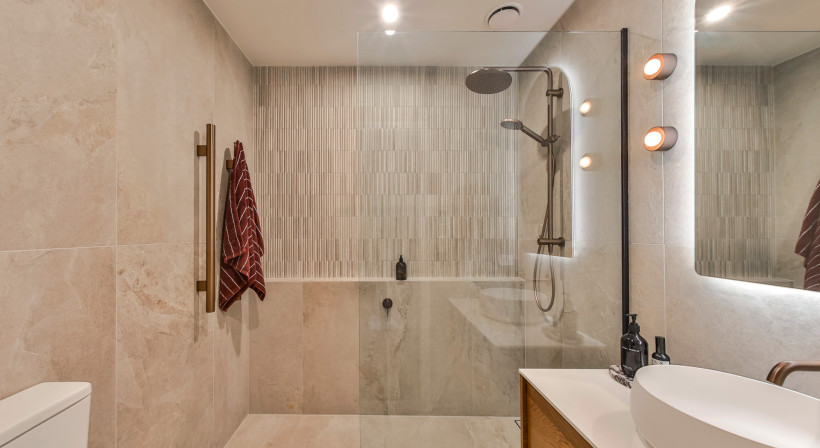 Material Harmony in a Reimagined Ensuite
