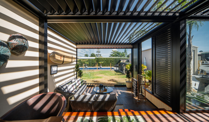 SunPivot: A Pivoting Louvre Roof System Supporting Flexible Architectural Design 