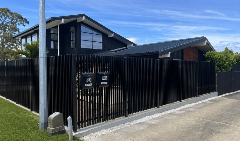 A Seamless Streetscape: Automated Gates and Fencing for a Modern Tauranga Home 