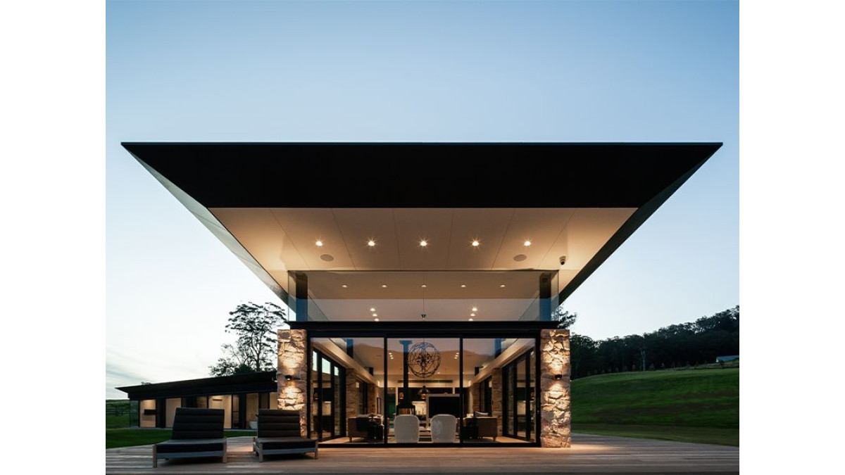 Architect: Design Studio Group<br />
Builder: Aspire Constructions<br />
Photographer: Simon Whitbred<br />
Project features: Home in Kangaroo Valley features Technoform thermal breaks with exceptional thermal performance and style.