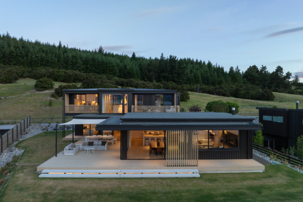 Umbra Lux: Achieving Thermal Efficiency and Unobstructed Views in Wanaka