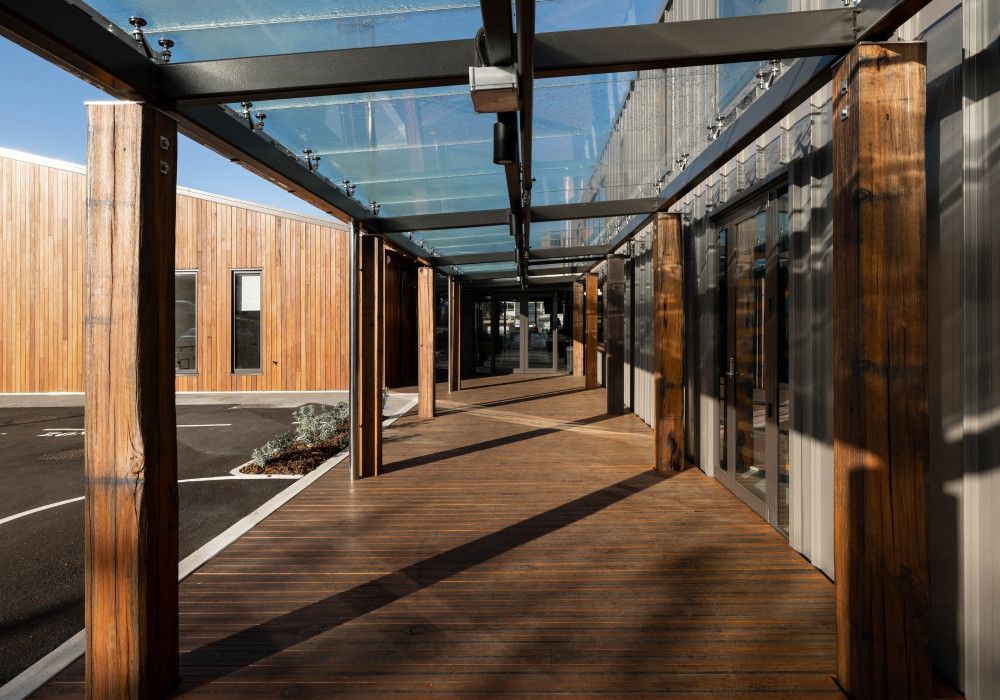 Beyond the Composite Era: Why New Zealand Architects Are Returning to Hardwood Solutions