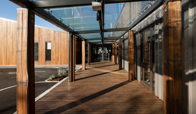 Beyond the Composite Era: Why New Zealand Architects Are Returning to Hardwood Solutions