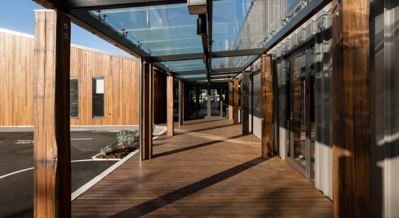 Beyond the Composite Era: Why New Zealand Architects Are Returning to Hardwood Solutions