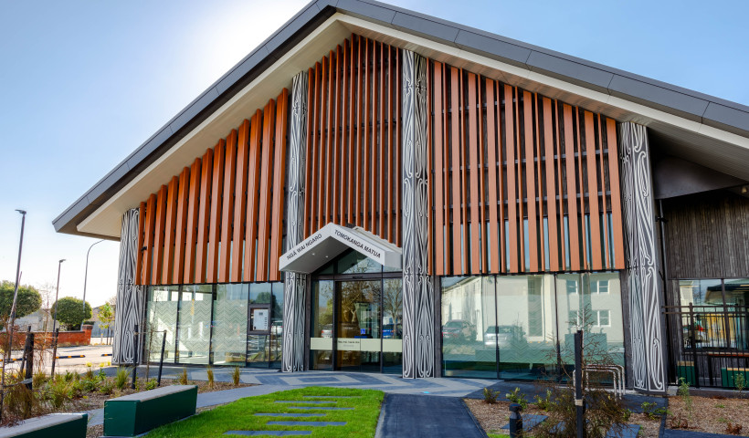 Timber-Look Aluminium Louvres Bring Warmth to New Mental Health Facility