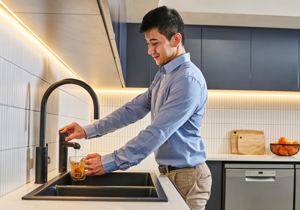 A Sleek All-in-One Drinking Water System Designed to Meet High-Demand Office Use