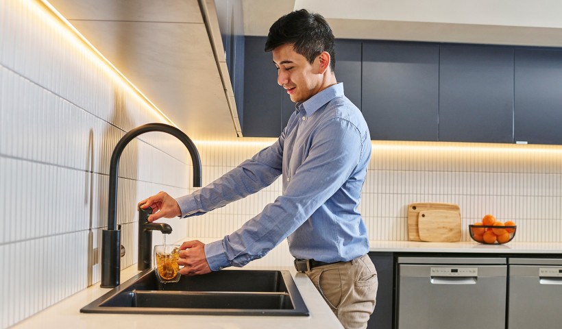 A Sleek All-in-One Drinking Water System Designed to Meet High-Demand Office Use