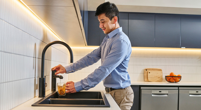 A Sleek All-in-One Drinking Water System Designed to Meet High-Demand Office Use