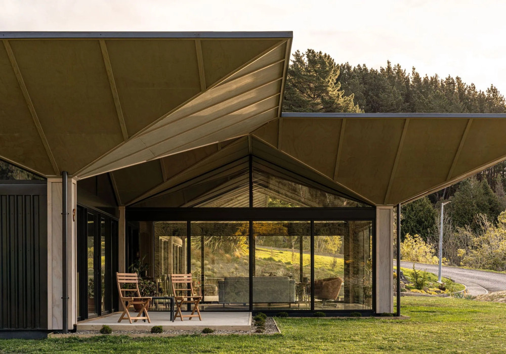 Award-Winning House Used Metro Series ThermalHeart+