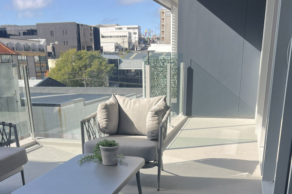 Viking Dec-K-ing Helps Deliver Durable Apartment Walkways and Decks