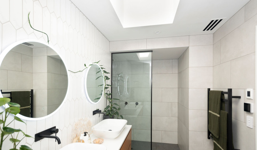 Managing Bathroom Moisture Without Compromising Interior Design