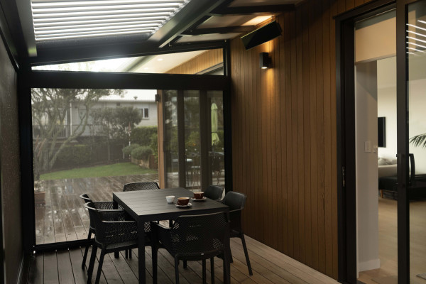 Coffee, Uninterupted: This Outdoor Room Adapts, So You Don’t Have To
