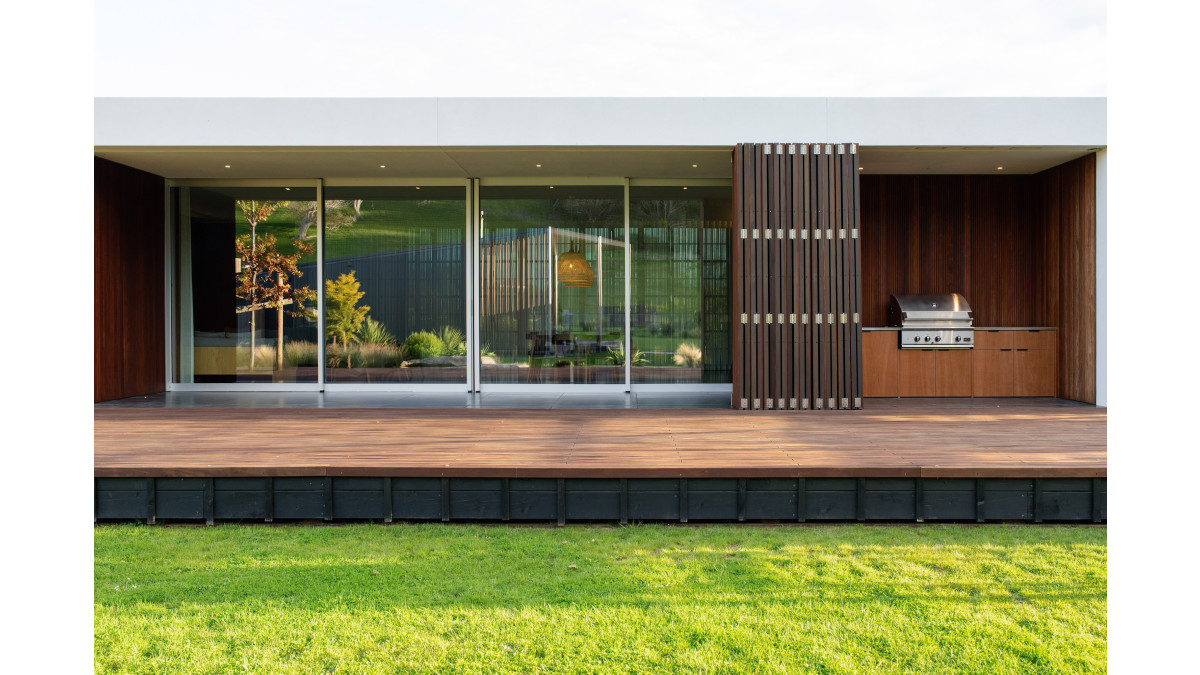 AGP's Solux-E glass provides extra thermal performance.
