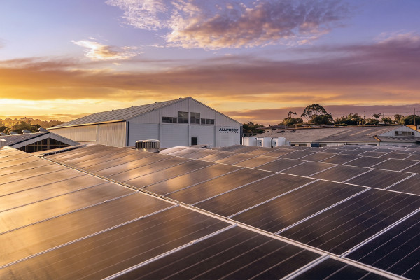 Reducing Embedded Carbon by Smart Selection of Manufacturer