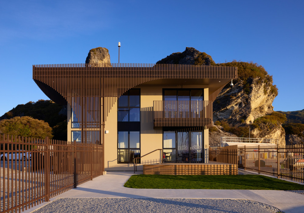 Award-Winning Port Tarakohe Amenities Building Integrates Fencing into the Design