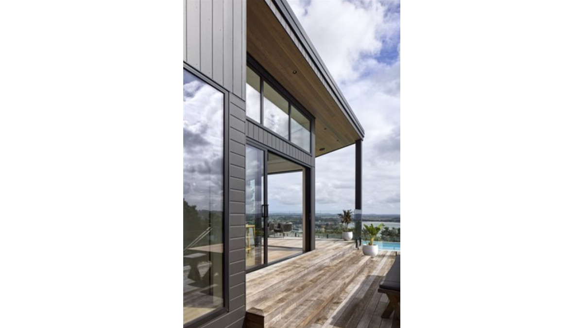 Image 2: Greenhithe residence, Auckland, New Zealand, designed by Michael Cooper Architects. The residence features Vantage ThermalHeart thermally broken aluminium joinery incorporating Technoform polyamide thermal insulating strips within the window and door frames. Windows and doors by Vantage North Shore.