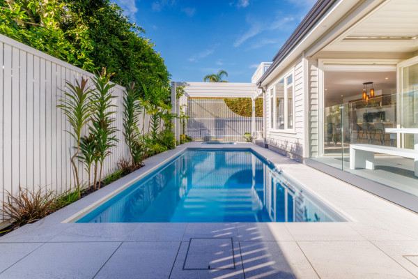 The Best of Both Worlds: Fibreglass Pool Speed with a Fully Tiled Edge