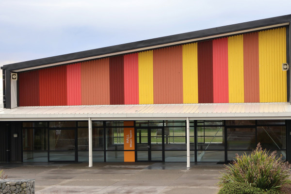 Smart Logistics and NZ Manufacturing Deliver 4,300m² Insulated Roof on a Tight Schedule